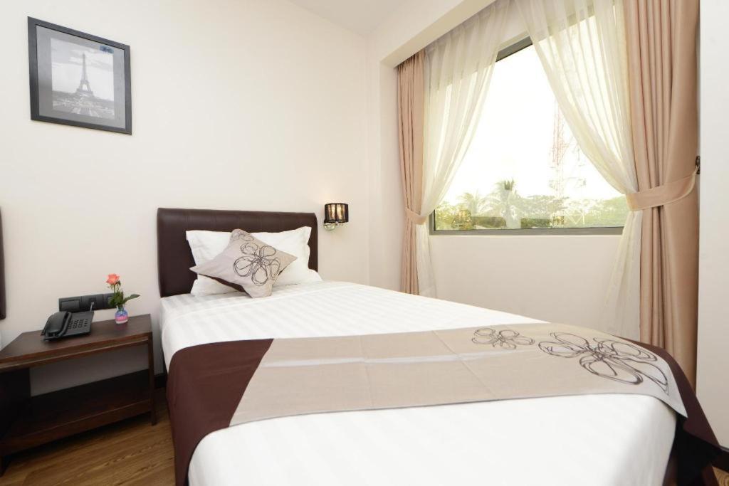 Hotel Lexus Yangon Esterno foto