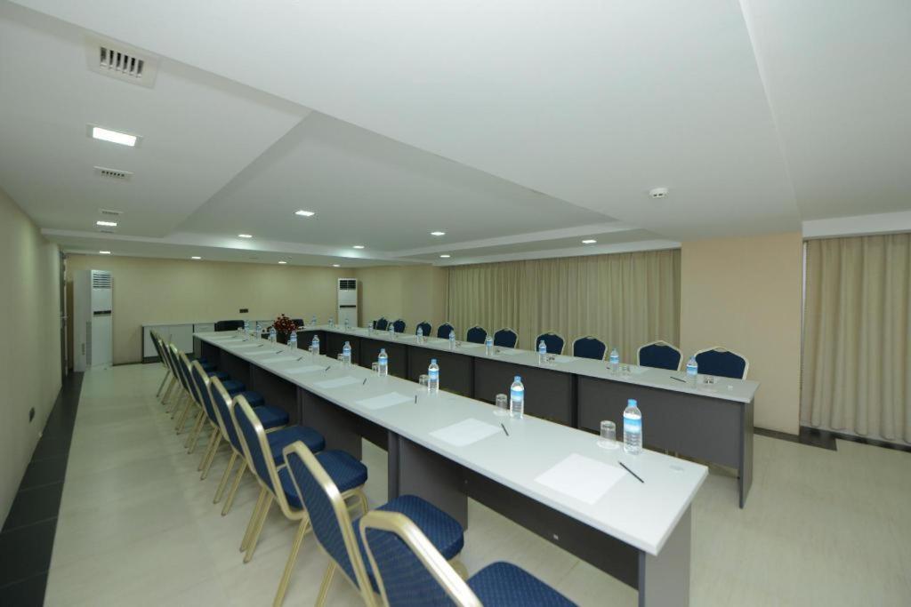 Hotel Lexus Yangon Esterno foto