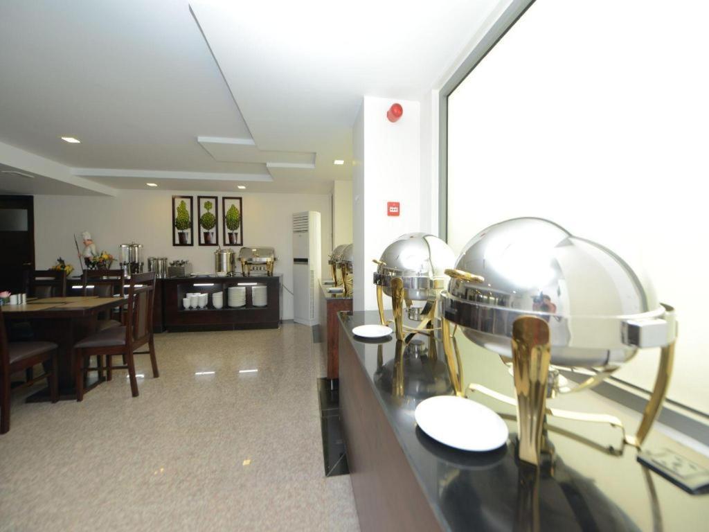 Hotel Lexus Yangon Esterno foto