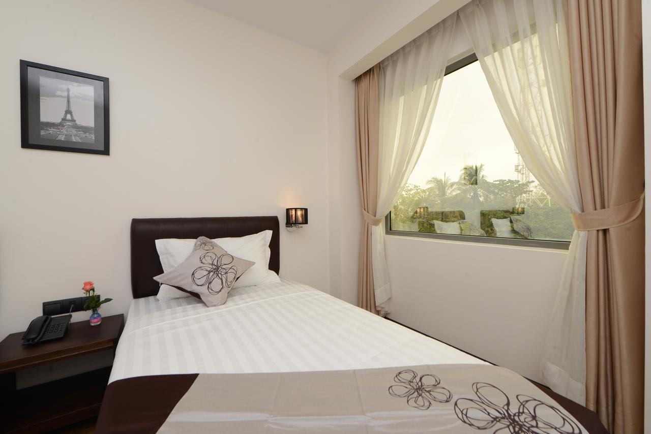 Hotel Lexus Yangon Esterno foto