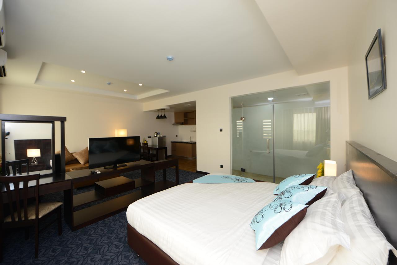Hotel Lexus Yangon Esterno foto