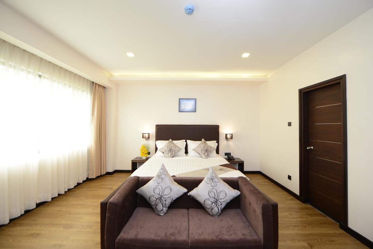 Hotel Lexus Yangon Esterno foto