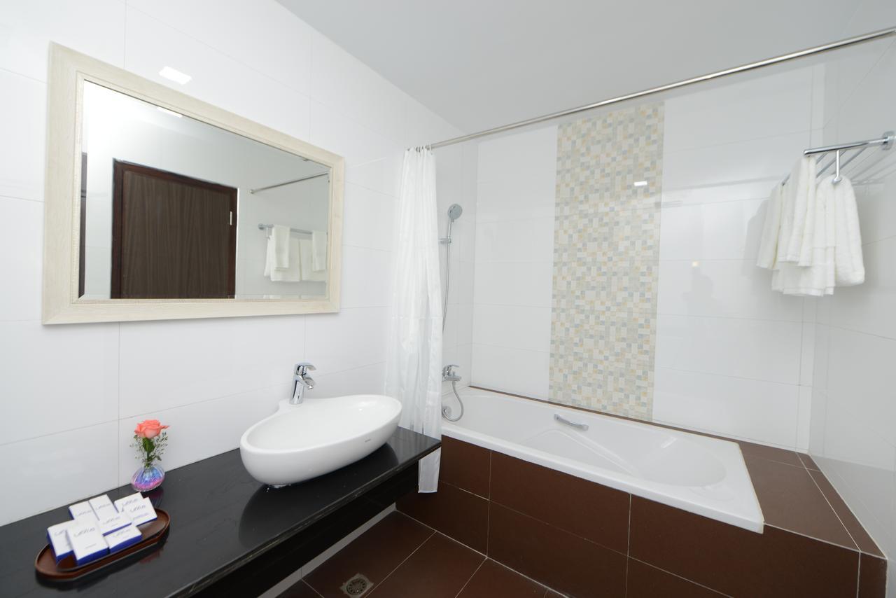 Hotel Lexus Yangon Esterno foto