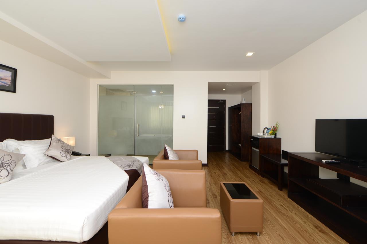 Hotel Lexus Yangon Esterno foto