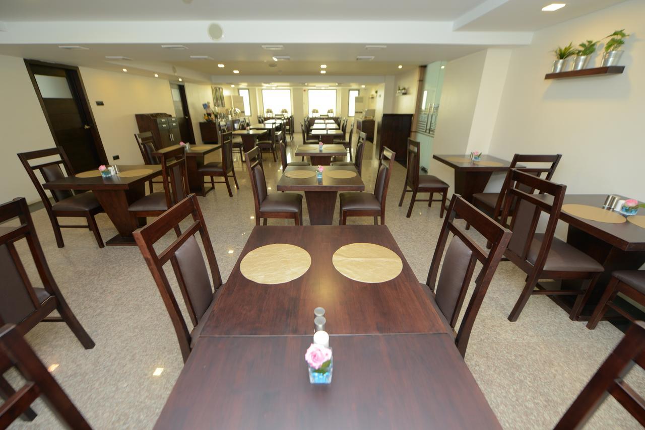 Hotel Lexus Yangon Esterno foto