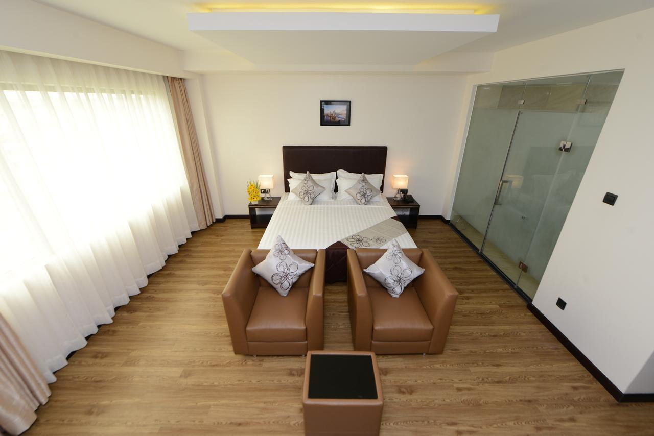 Hotel Lexus Yangon Esterno foto