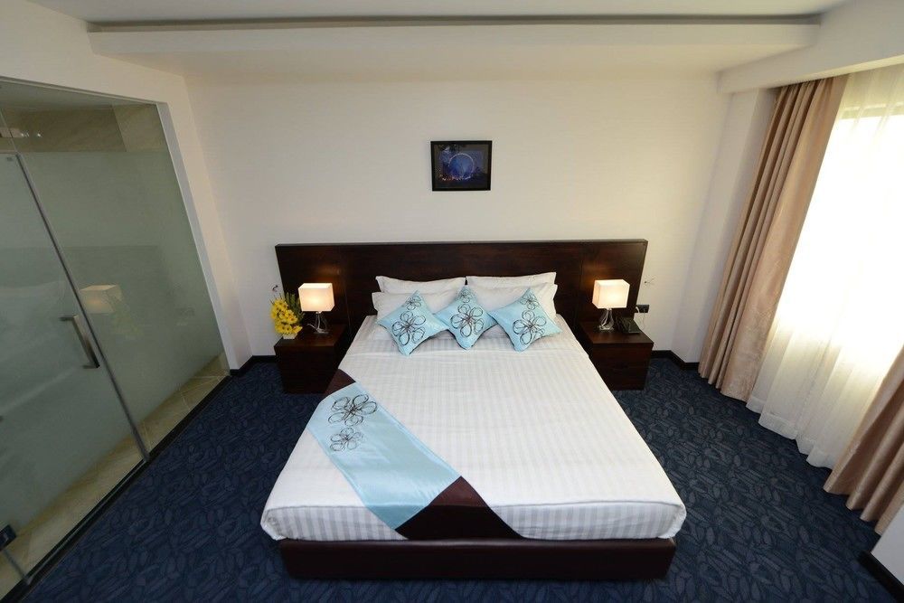 Hotel Lexus Yangon Esterno foto