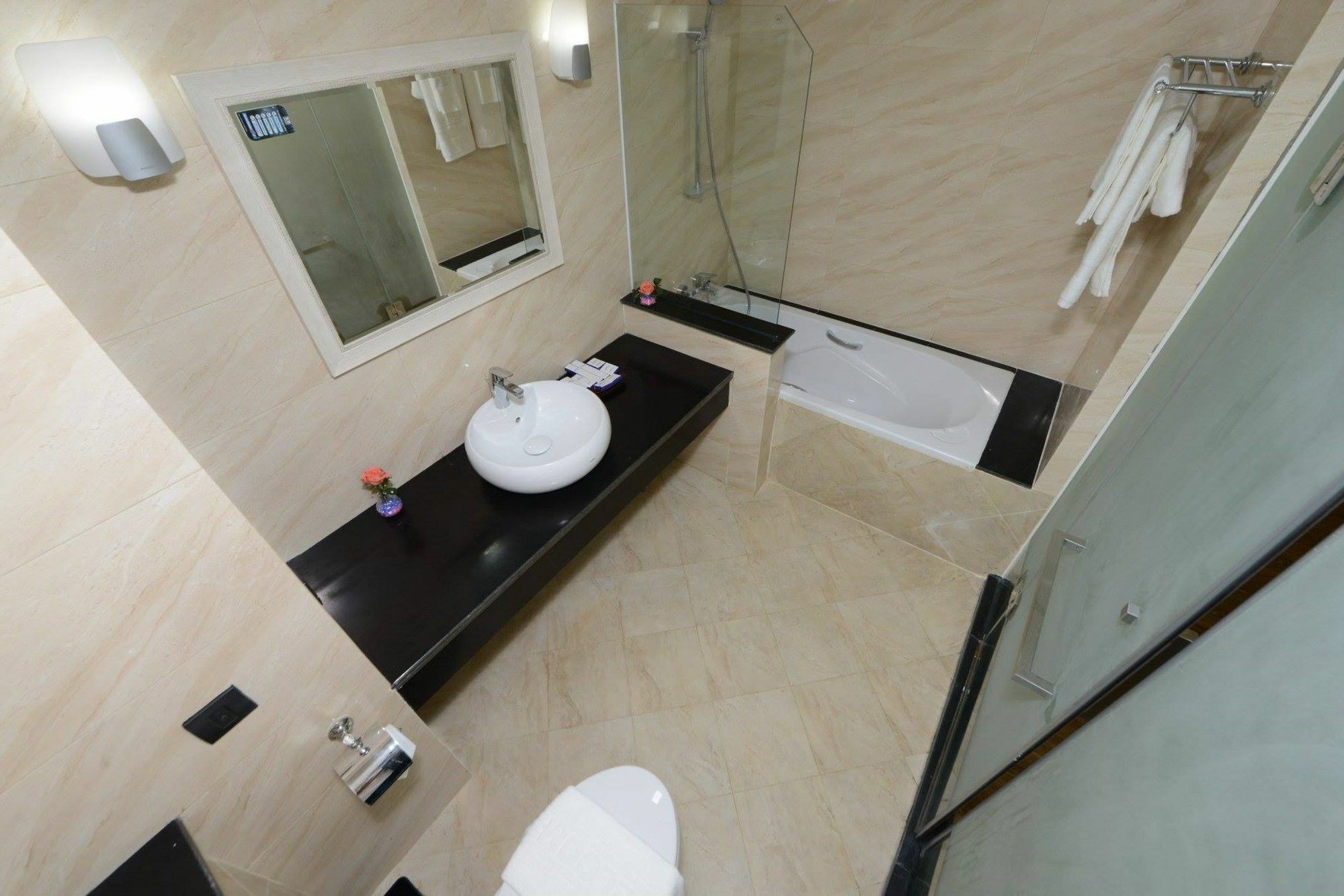 Hotel Lexus Yangon Esterno foto